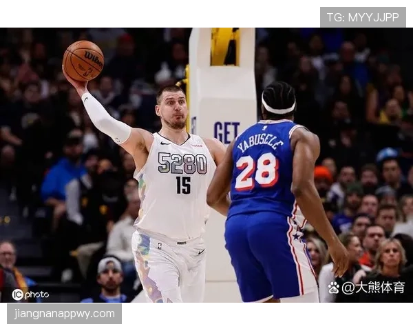 恩比德背身终结压制约基奇，内线效率更高