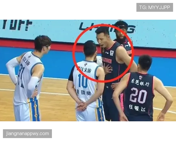 背后犯规判罚为何常被忽视？裁判认定细节全解析