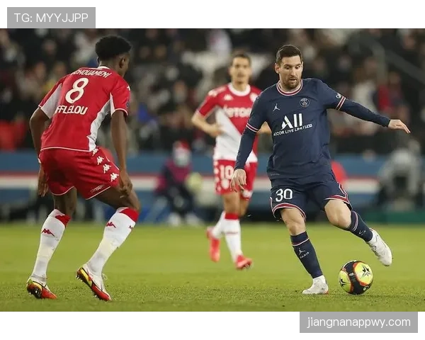 巴黎圣日耳曼边路主导进攻，战术单一性是否制约整体表现？