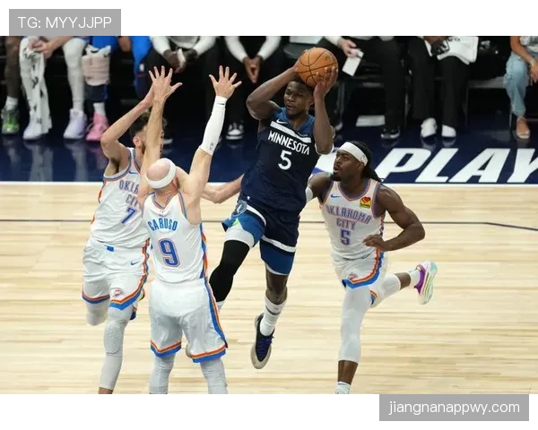 爱德华兹无球跑动占比提升，拉开空间效率显著优于新秀赛季